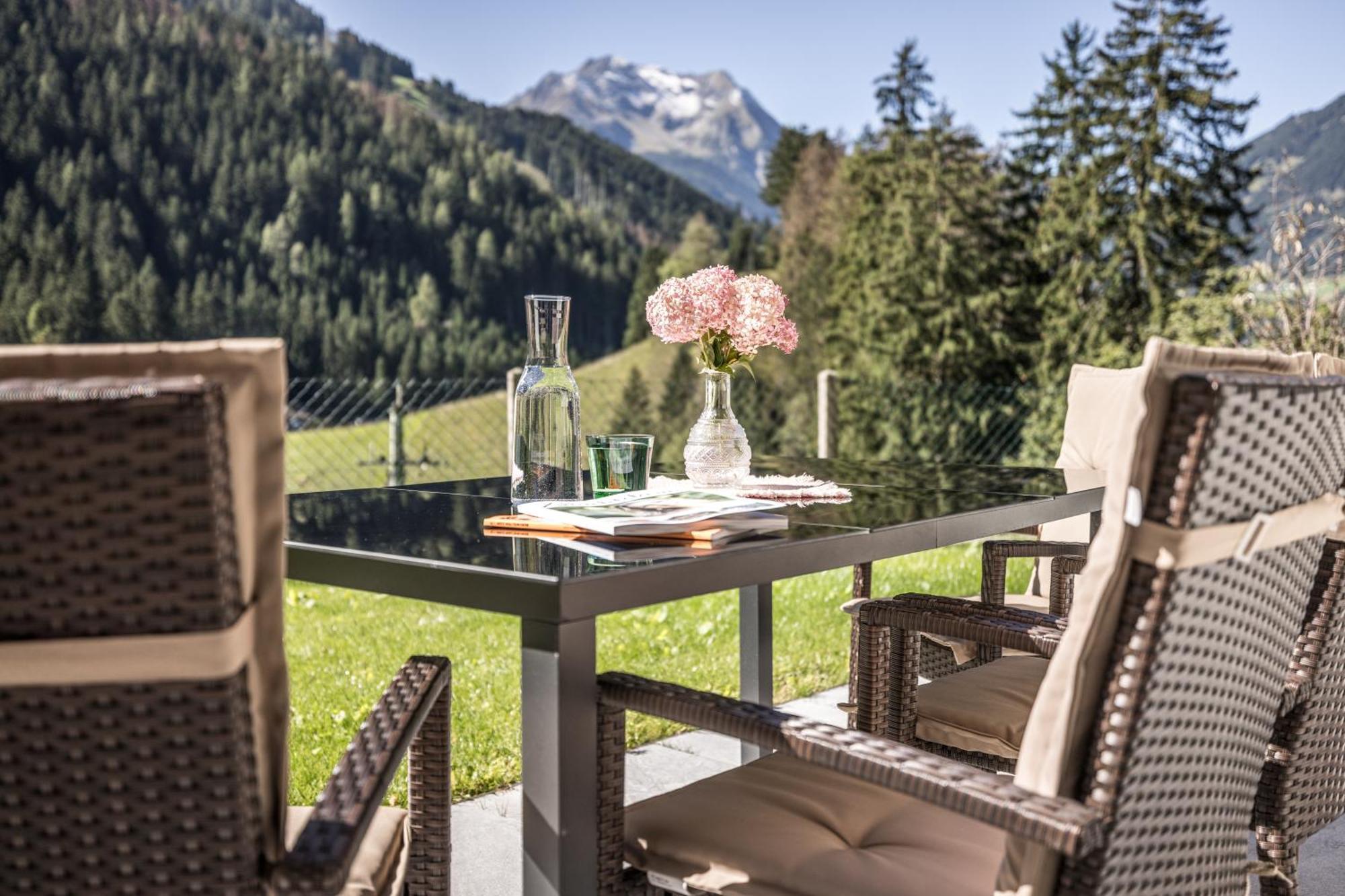 Natur Zeit - Alpine Garden Apartments Mayrhofen Extérieur photo